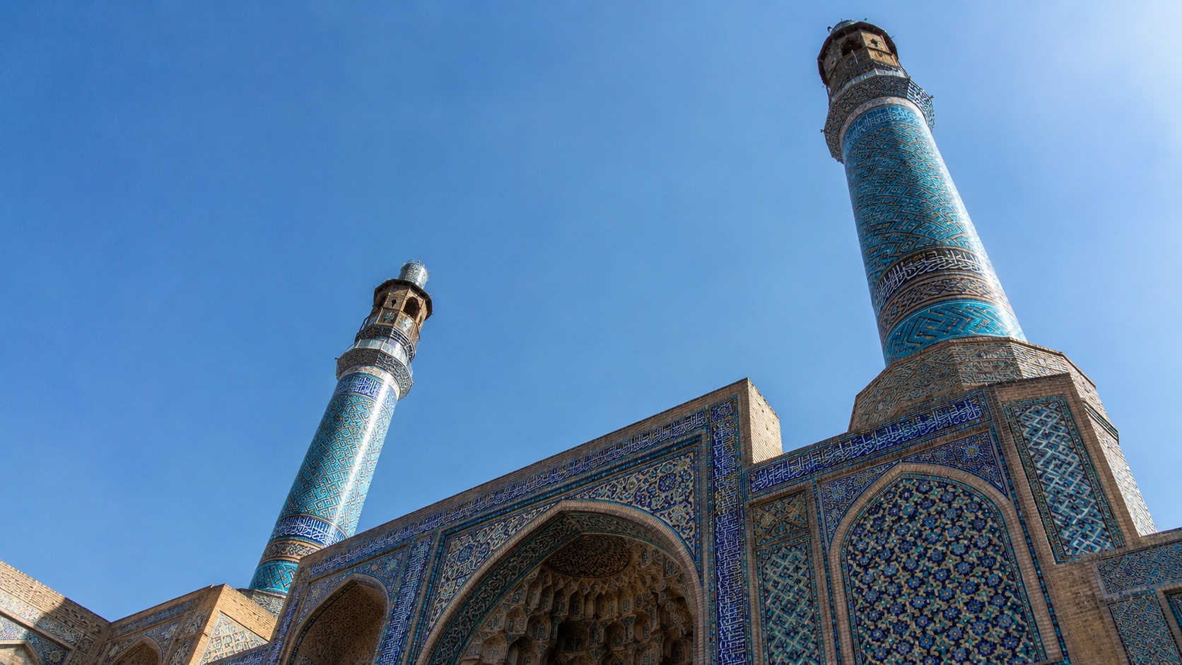 مسجد تاریخی تبریز در نور روز