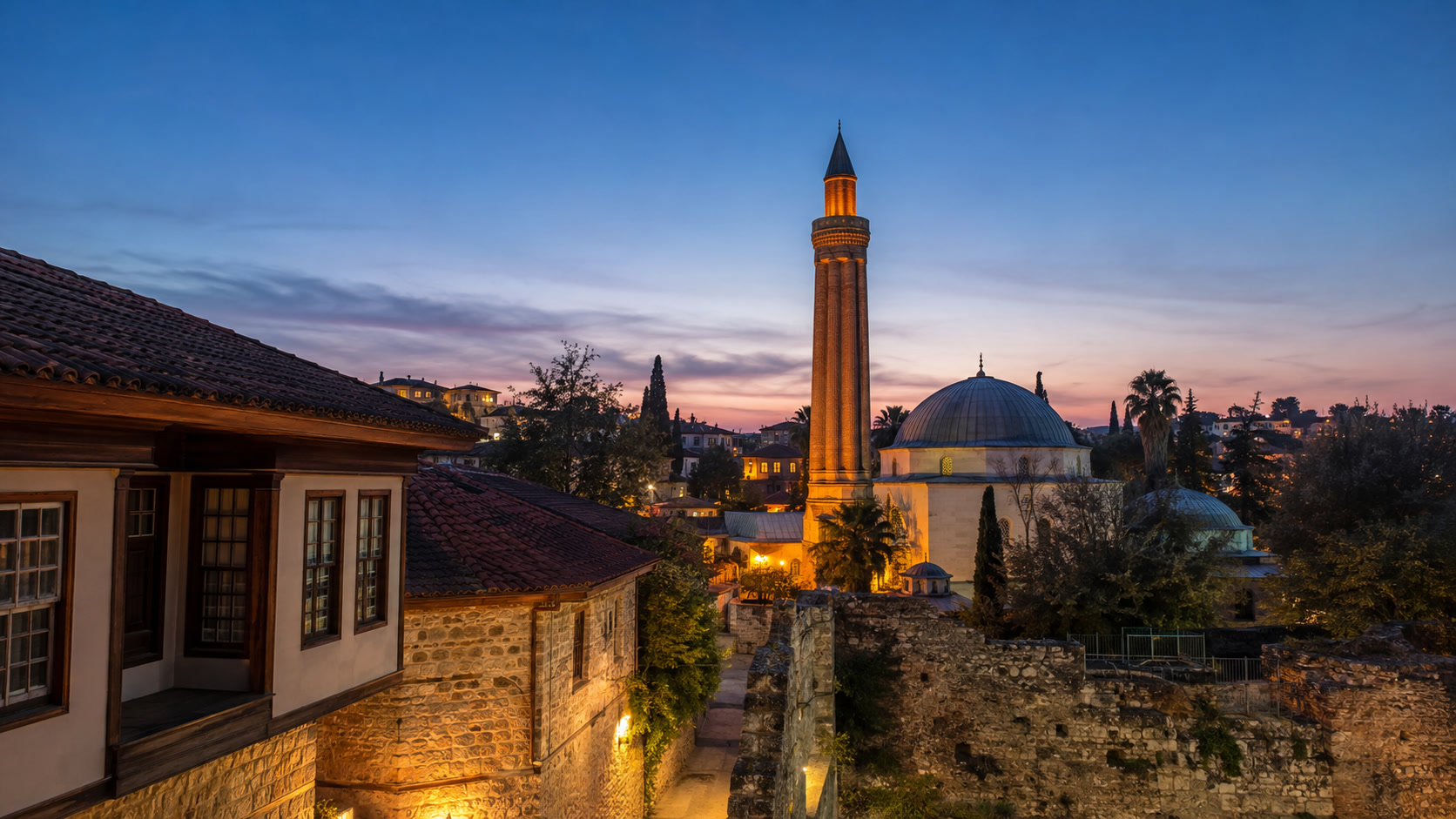 مناره تاریخی ییولی